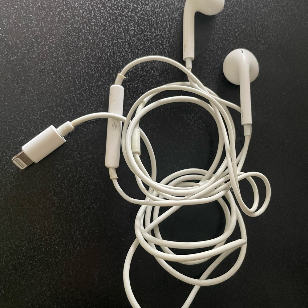 Apple headphones with Lightning Connector